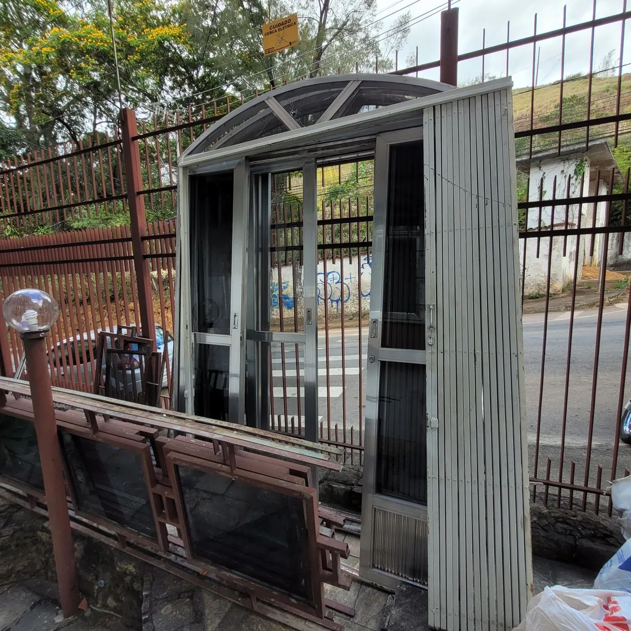 Porta de alumínio com vidro, de correr, 4 partes, 156cm/226cm (ou 156/200) - Foto 2