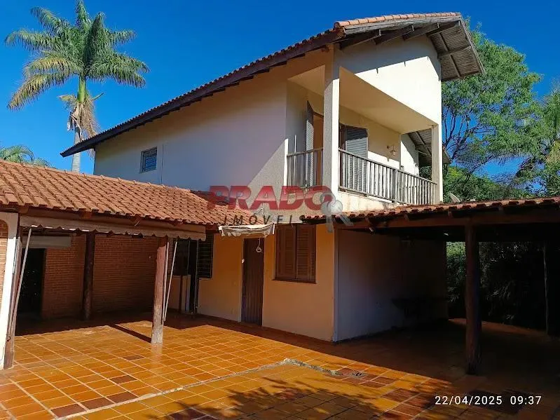 Sobrado para alugar em Maringá, Zona 05, com 4 quartos, com 250 m²