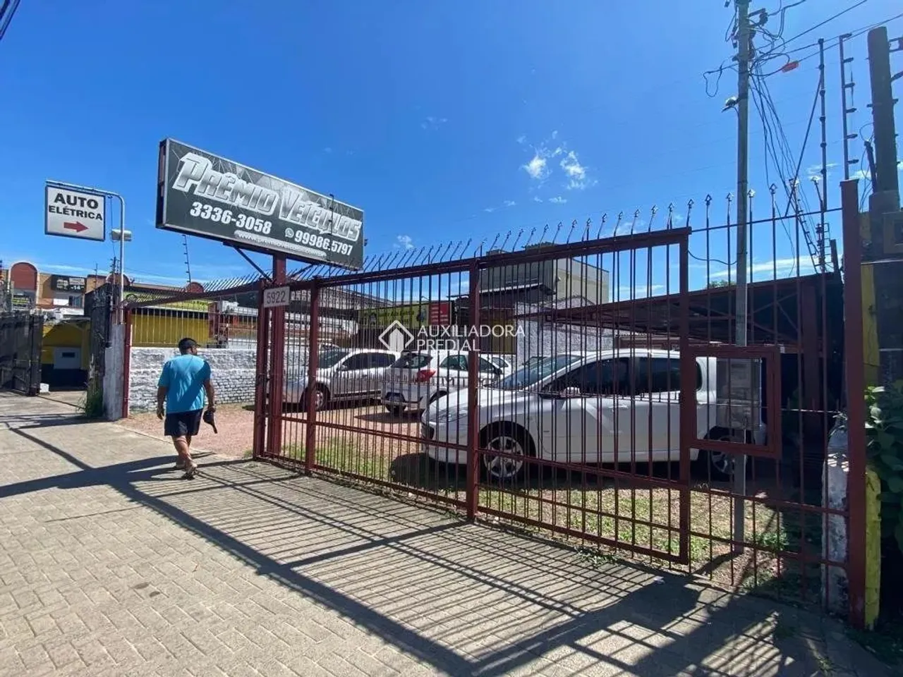Terreno à venda no bairro Partenon com área de 348 m², sem dormitórios/quartos.