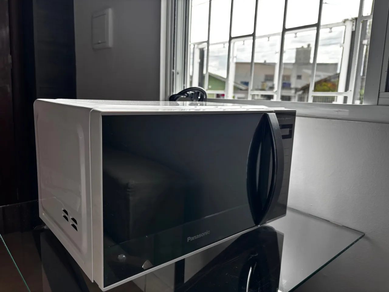Micro-ondas Panasonic - Praticidade e Eficiência na sua Cozinha!