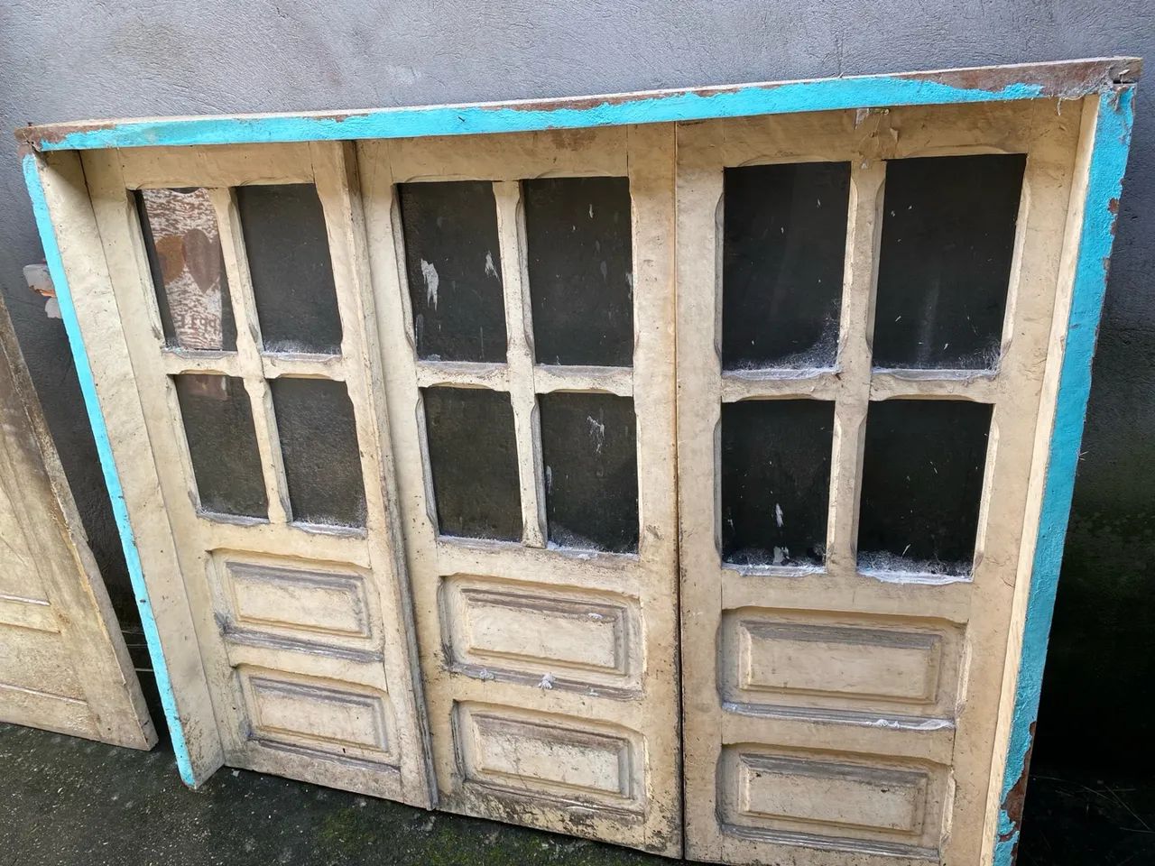 Porta de madeira com vidros - estilo antigo