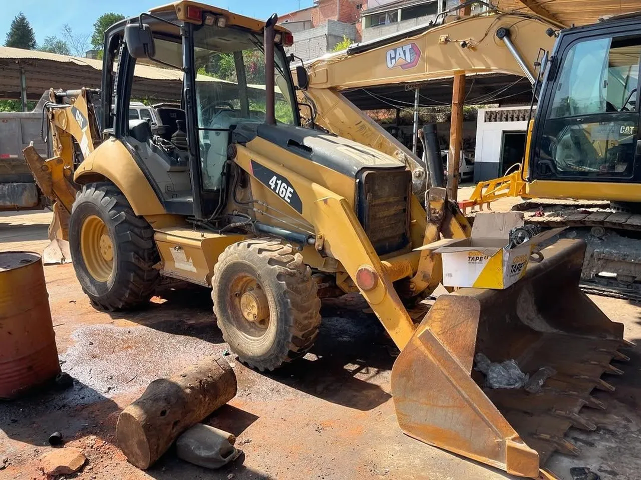 Retroescavadeira CAT 416E