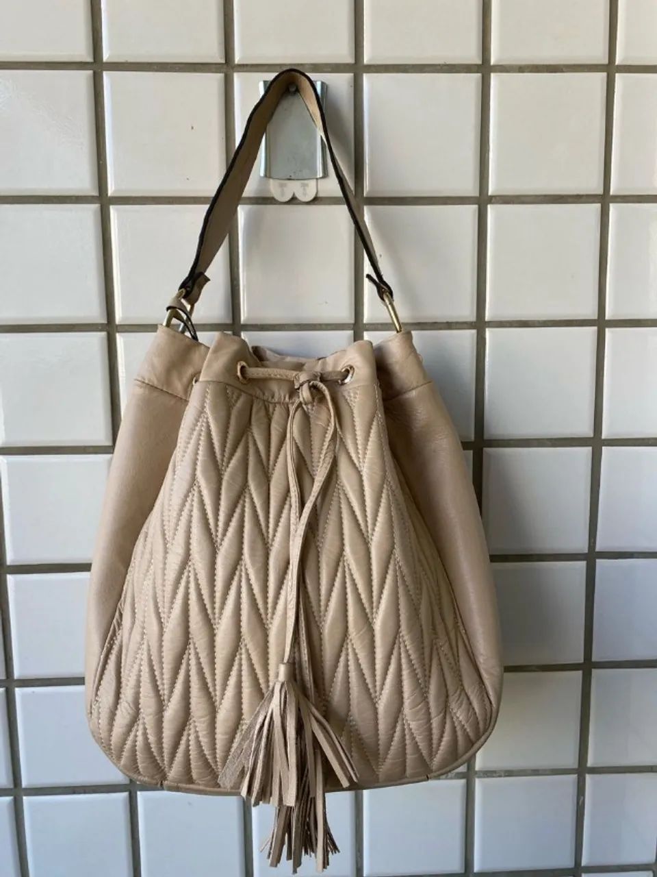 bolsa bucket nude