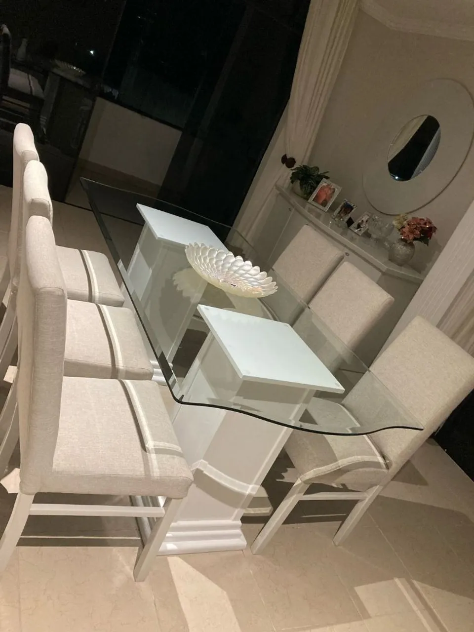 Mesa de jantar de vidro com 6 cadeiras