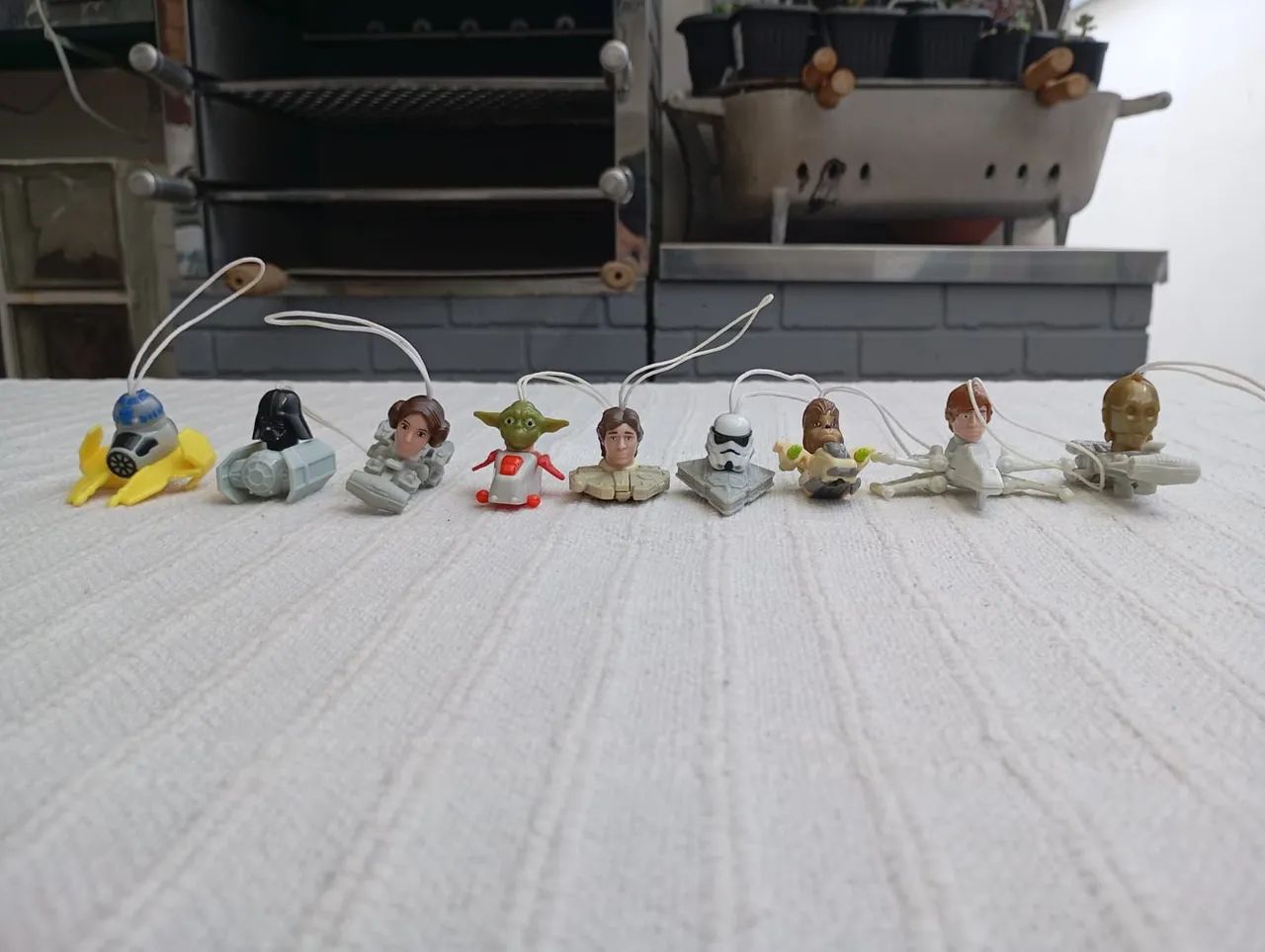 Coleção Kinder Ovo Star Wars + Stand Estrela da Morte - 17 peças - Foto 3
