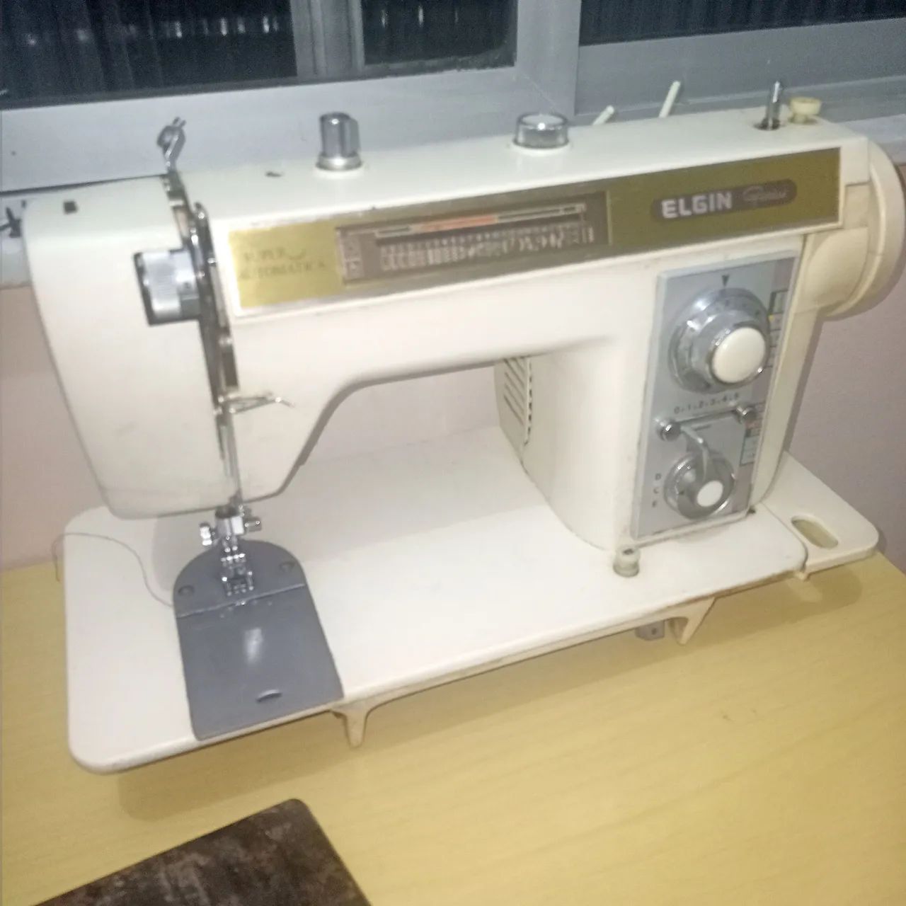 Único Dono Máquina de Costura Elgin Genius Super Automática - Foto 2