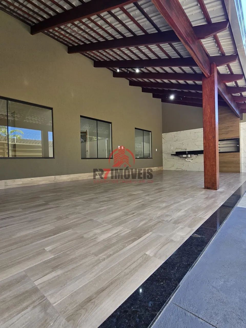 Linda casa! 3 Quartos sendo 1 Suíte - Área Gourmet ampla e com Churrasqueira - Res. Brisas - Foto 4
