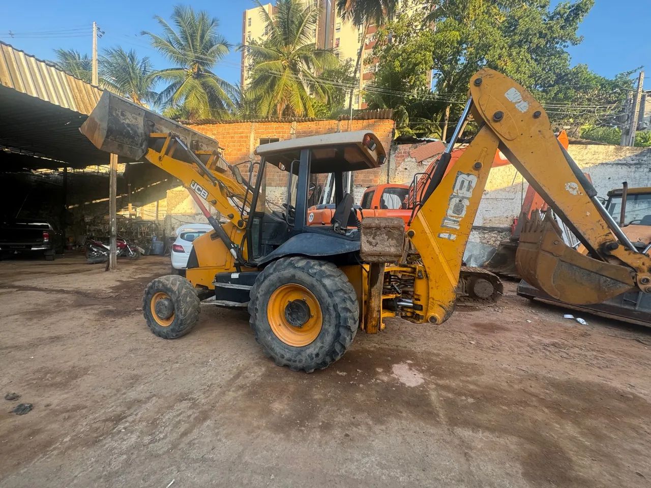 Retroescavadeira 4x4 - Foto 3