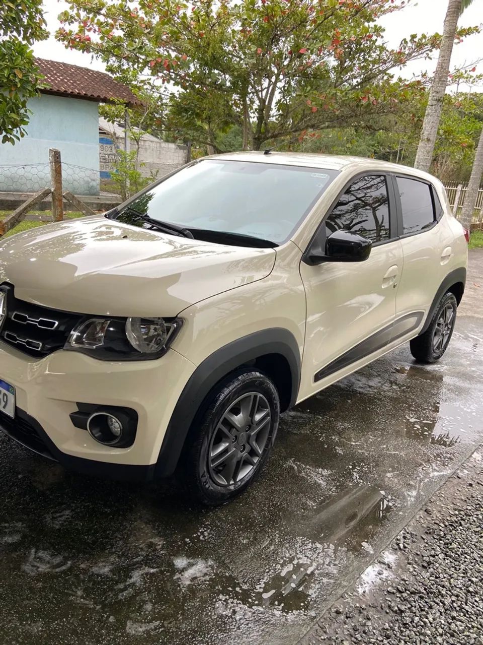 Kwid Intense 2018 - bege - ótimo estado  - Foto 3