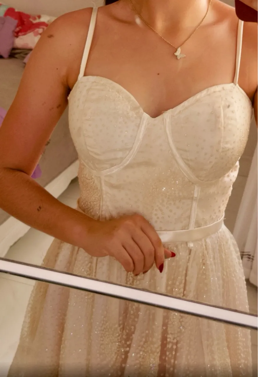 ? Vestido rodado estilo princesa ? off-white, delicado e super charmoso!