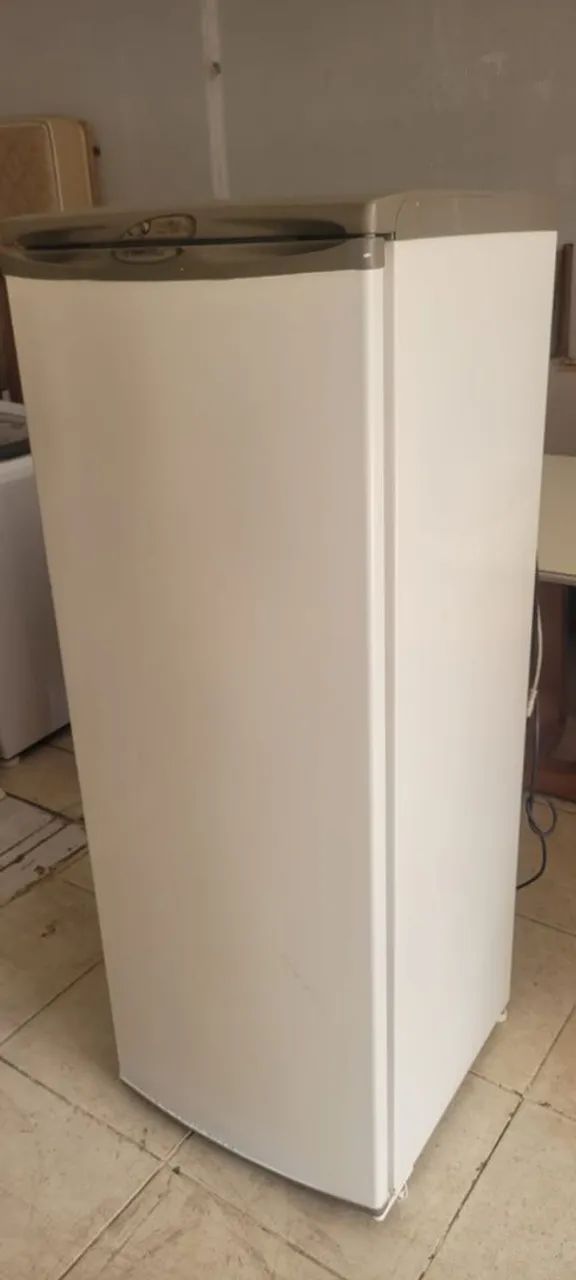 Freezer vertical Electrolux conservado - Foto 5