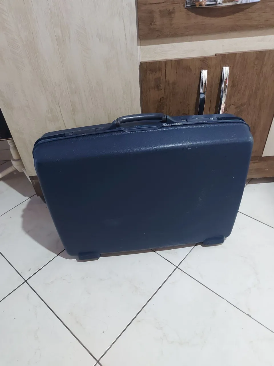 Mala de viagem azul resistente e espaçosa