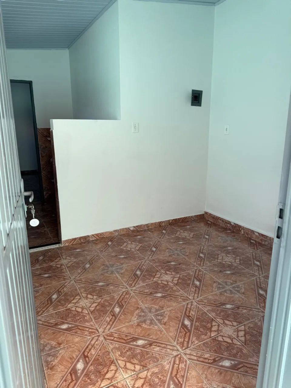 Aluguel de casa de 2 quartos acesso pelo corredor sem garagem  - Foto 3