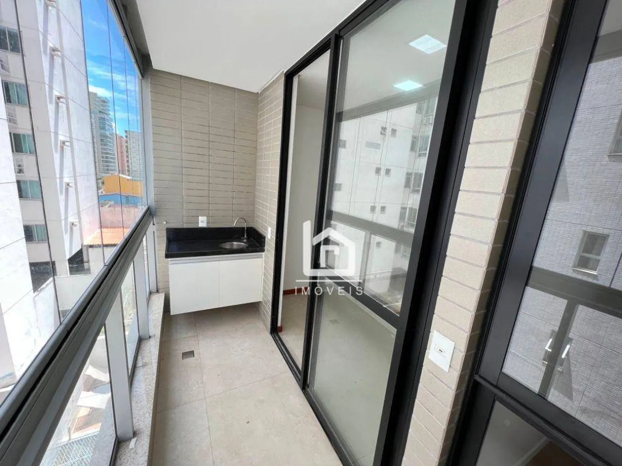 Incrível e novo!! Apartamento disponível para locação na Praia da Costa!