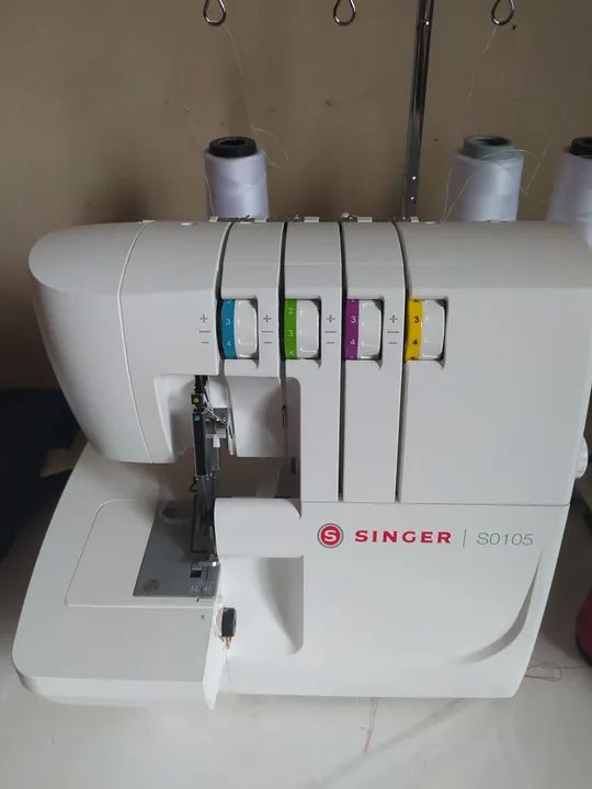 Máquina overloque.m