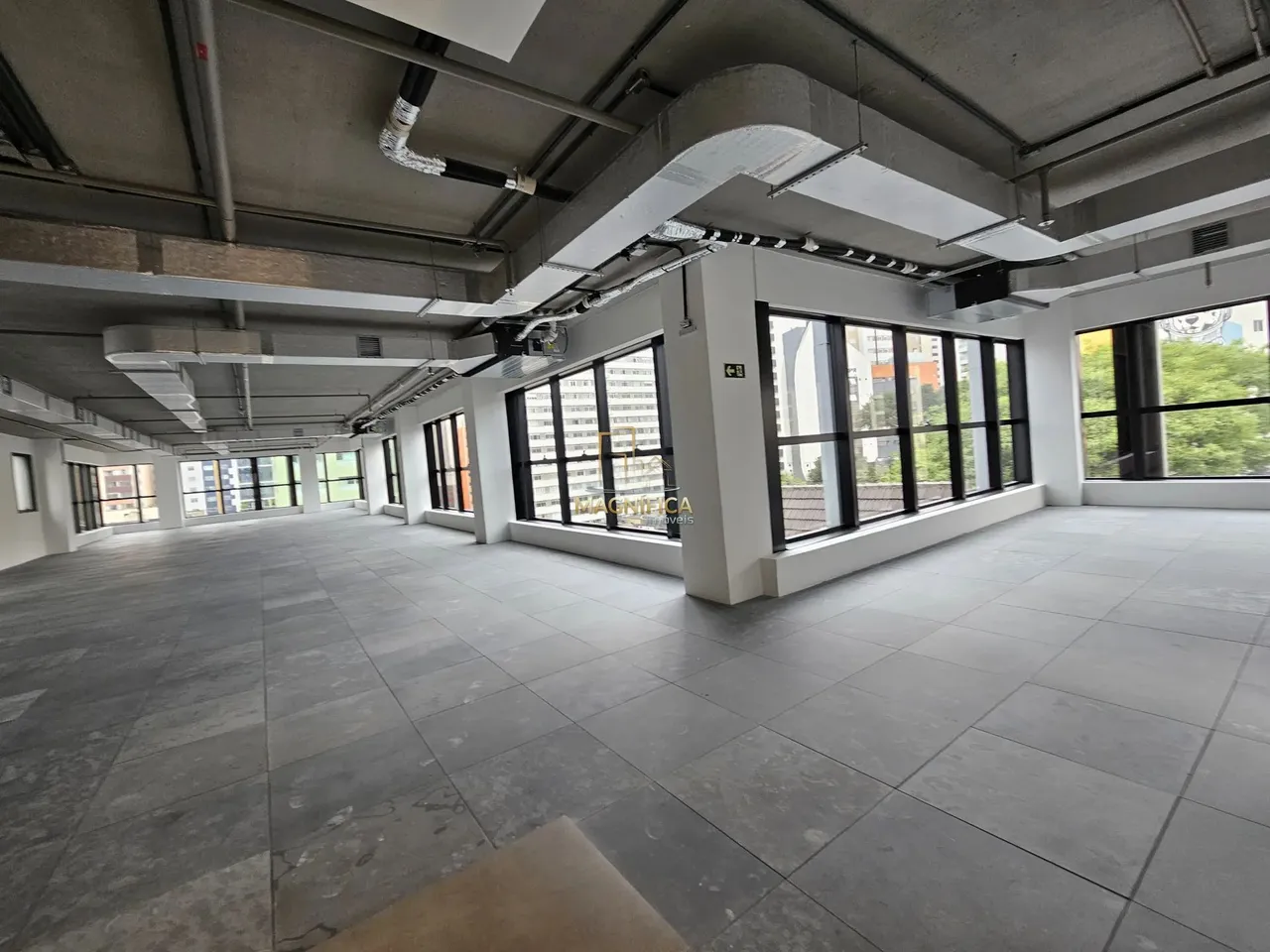 Sala Comercial - Batel Que tal montar sua empresa em um magnífico imóvel localizado bem no