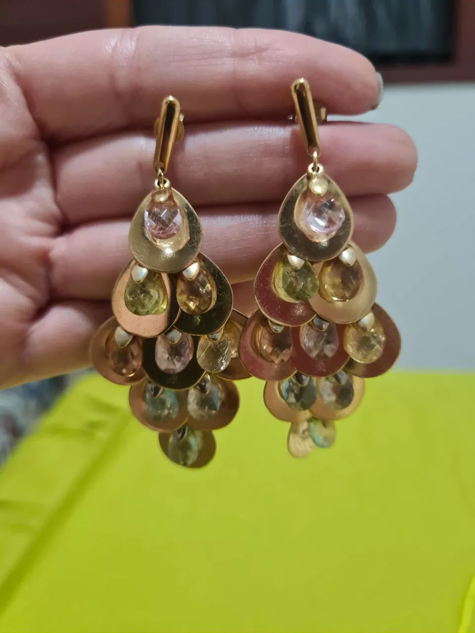 Vende-se um par de brincos banhado