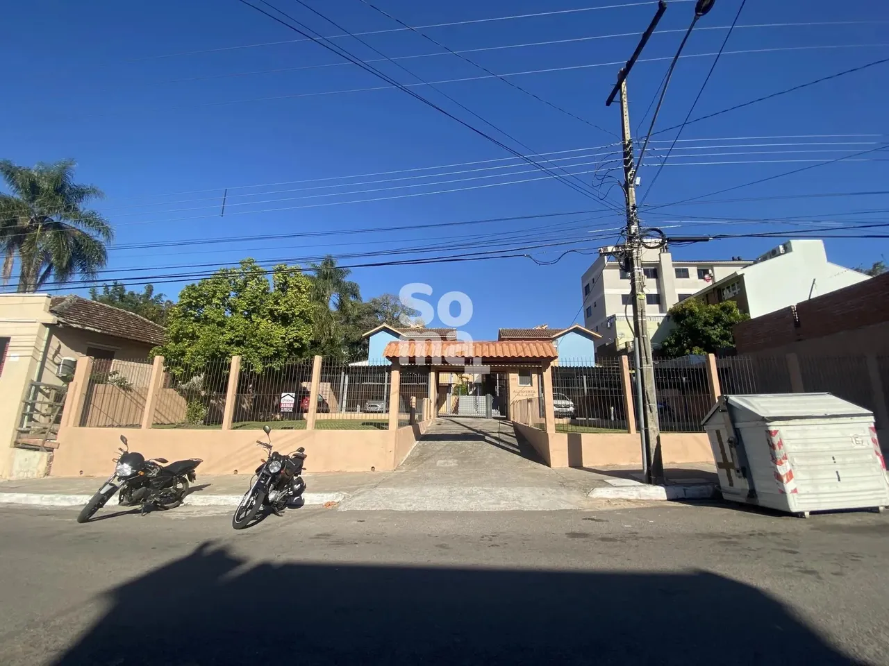 CASA 2 DORMITORIOS EM CONDOMINIO FECHADO