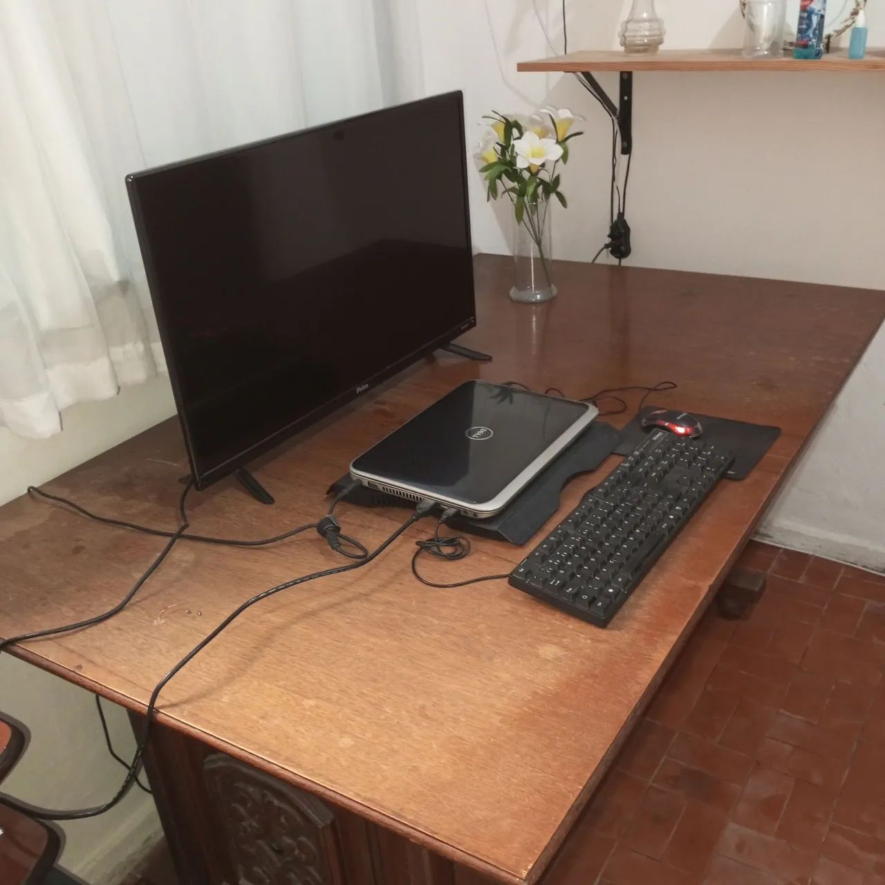 Mesa relíquia e rara de Madeira Maciça