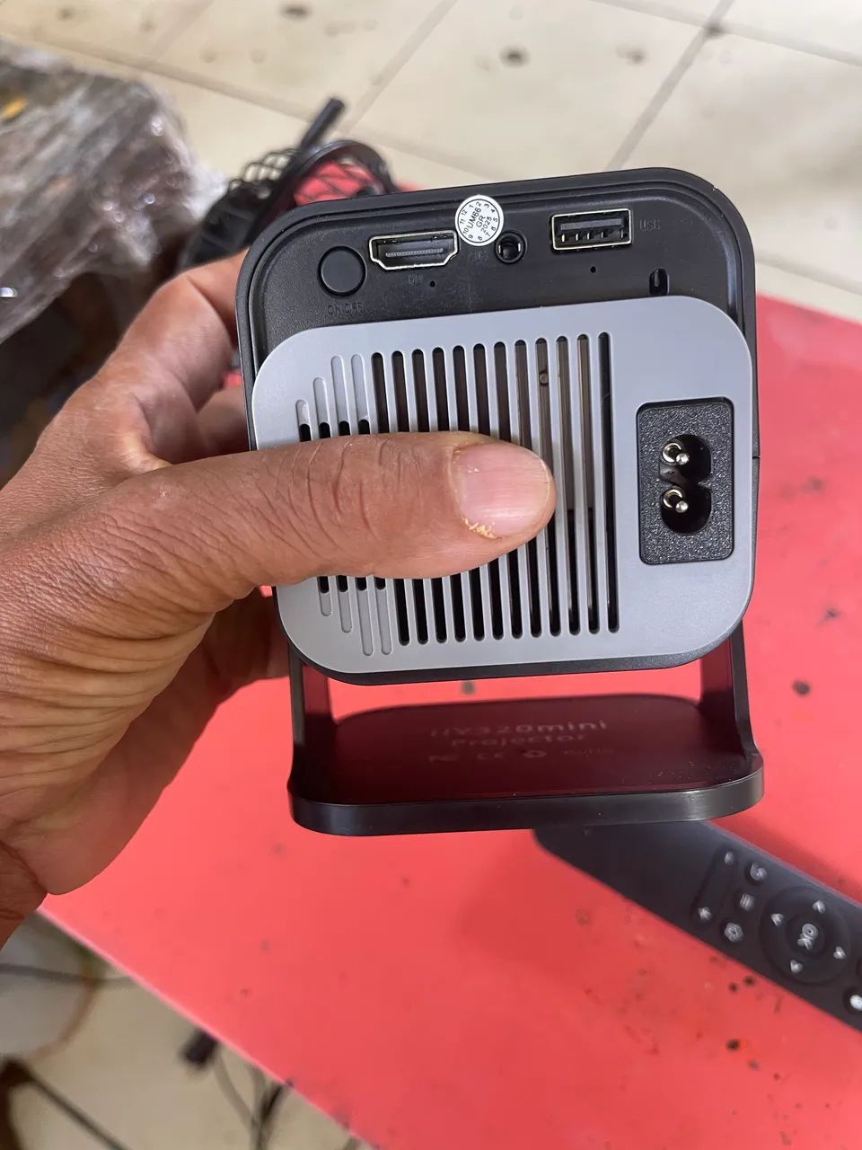 Projetor hy 320 mini tela de 200 polegadas - Foto 2