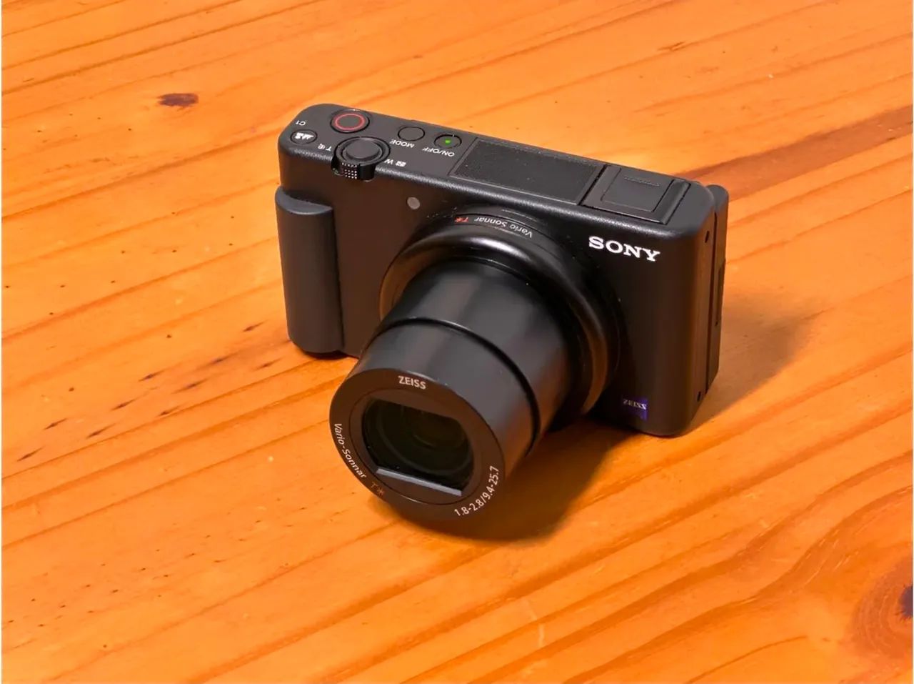 Sony ZV-1 para vloggers - lente 24-70 1.8/2.8 e acessórios - Foto 2