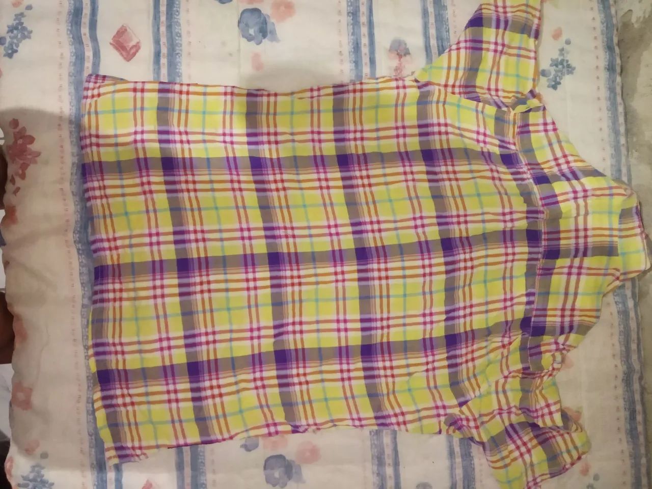 Camisa xadrez colorida manga curta Masculino  - Foto 3
