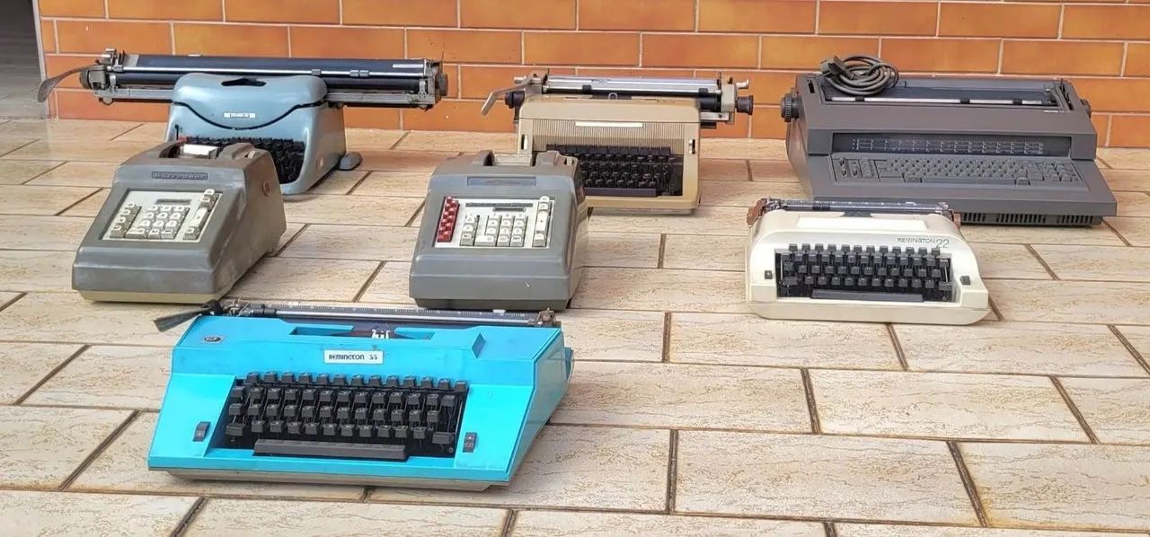 Máquinas de escrever antigas - coleção vintage