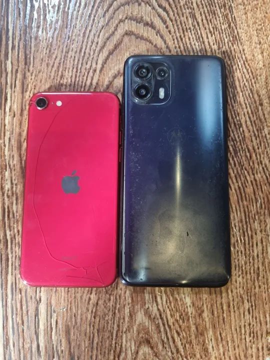 Vendo pra retirar peças, um iPhone SE, e um Motorola Edge 20 lite...
