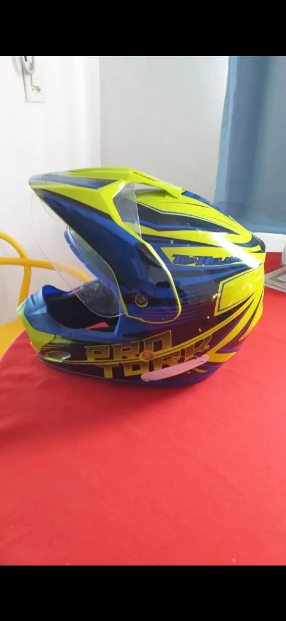 Vendo capacete seme novo