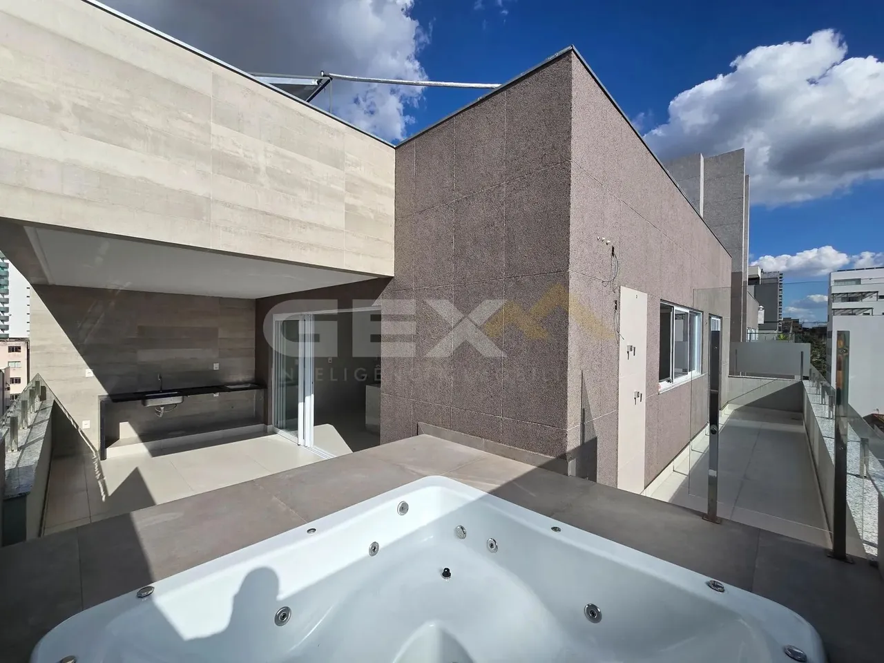 Cobertura duplex à venda no Centro 4 suítes e 4 vagas