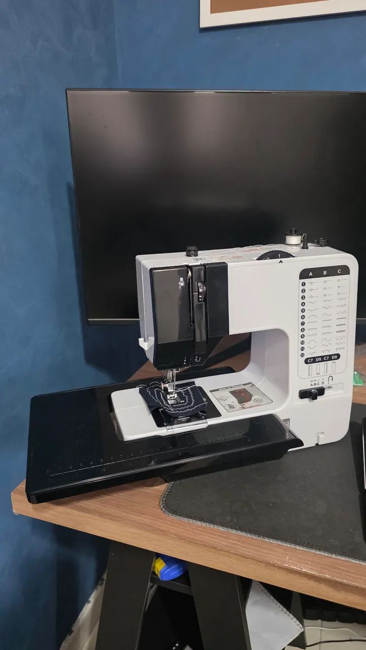 Máquina de Costura Doméstica (Nova na caixa)