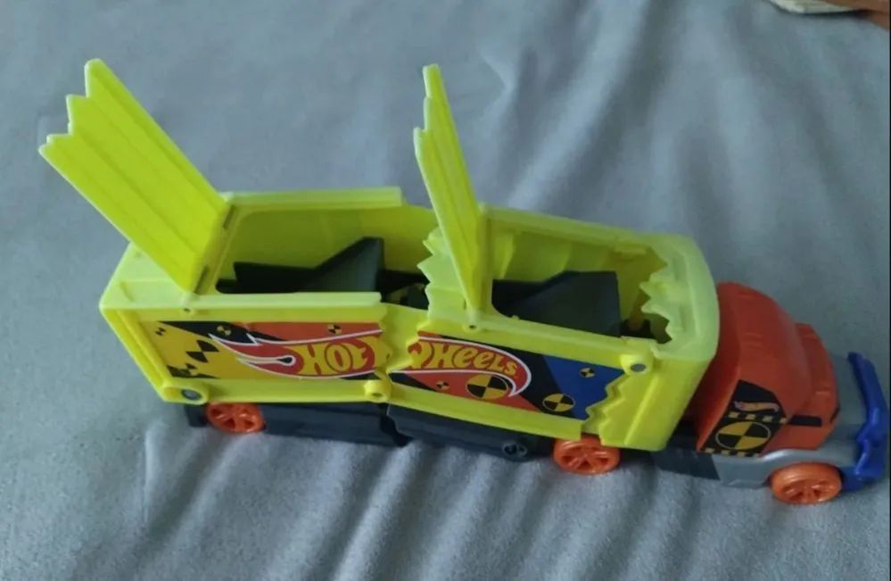 Caminhão batida Hotwheels  - Foto 2