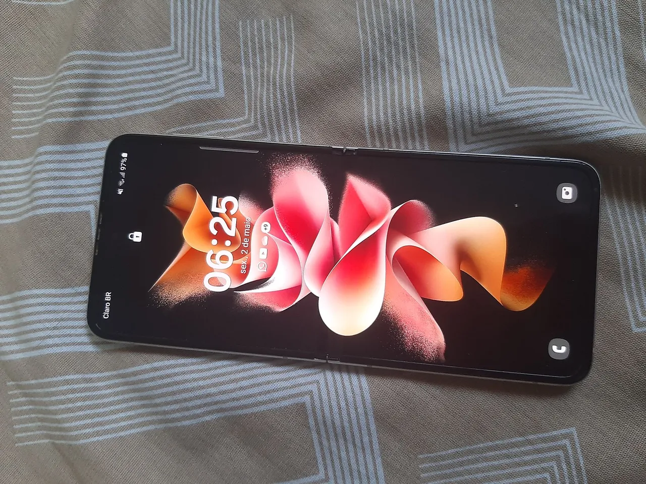 Vendo Samsung Z FLIP 3 5 G. Celular IMPECÁVEL