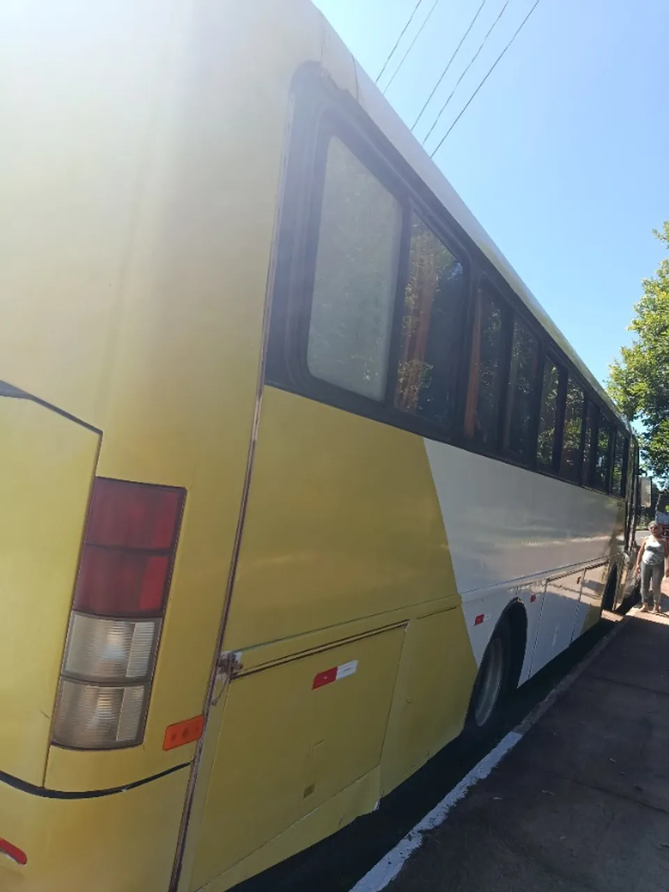 Ônibus Mercedes motor dianteiro.