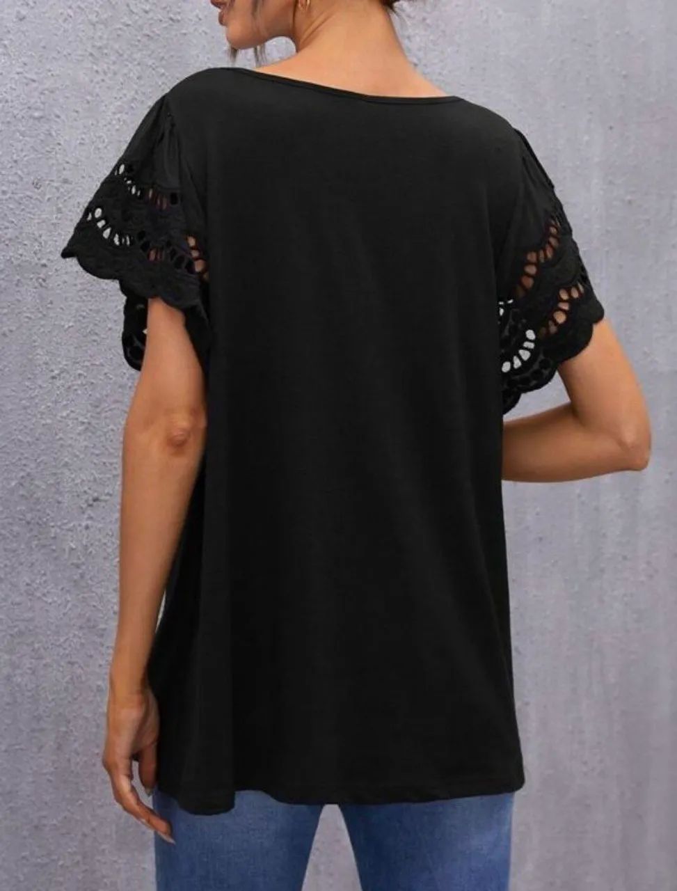 Blusa com Manga Bordada Grande - Foto 2