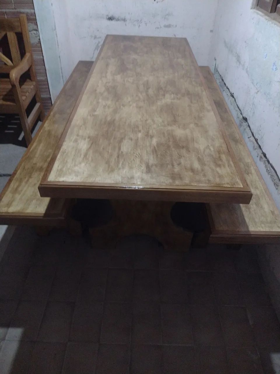 Mesa com dois bancos 64254658905601124