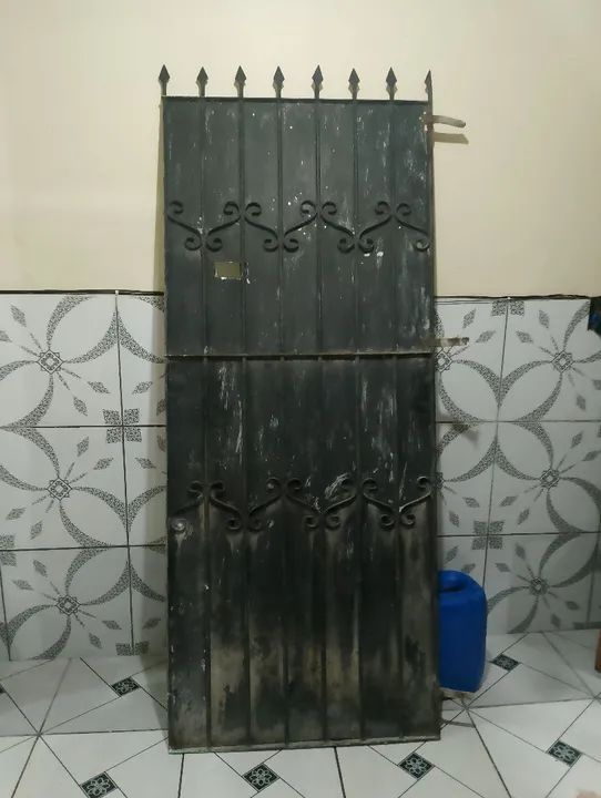 Vendo portão de ferro com chapa 