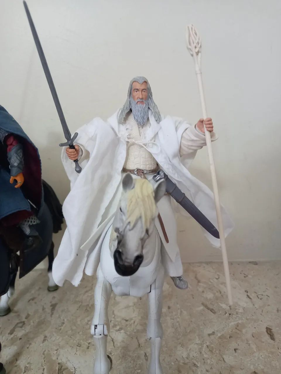 Action figure Gandalf montado no cavalo