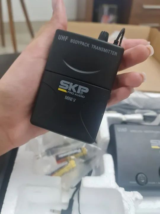 Kit Microfone Sem Fio UHF SKP Mini V para Guitarra/Headset - Foto 6