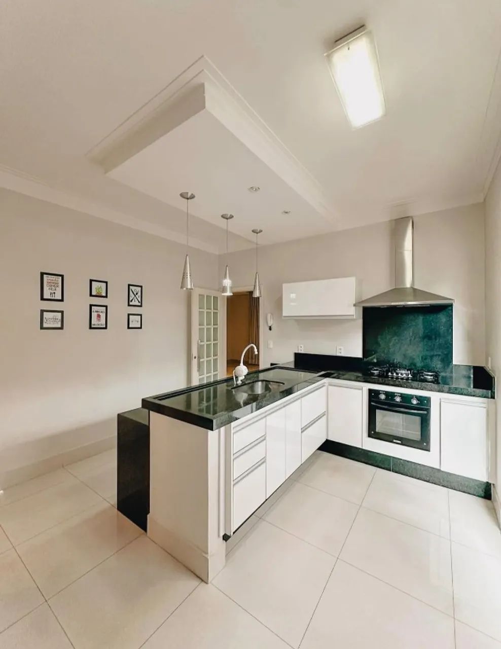 CASA EM NOVA DESCOBERTA COM 3 QUARTOS E AREA GOURMET COM CHURRASQUEIRA A VENDA