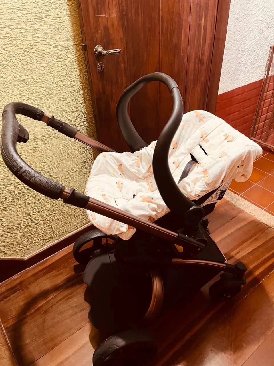 Carrinho de Bebê com Moisés e Bebê Conforto - Foto 4