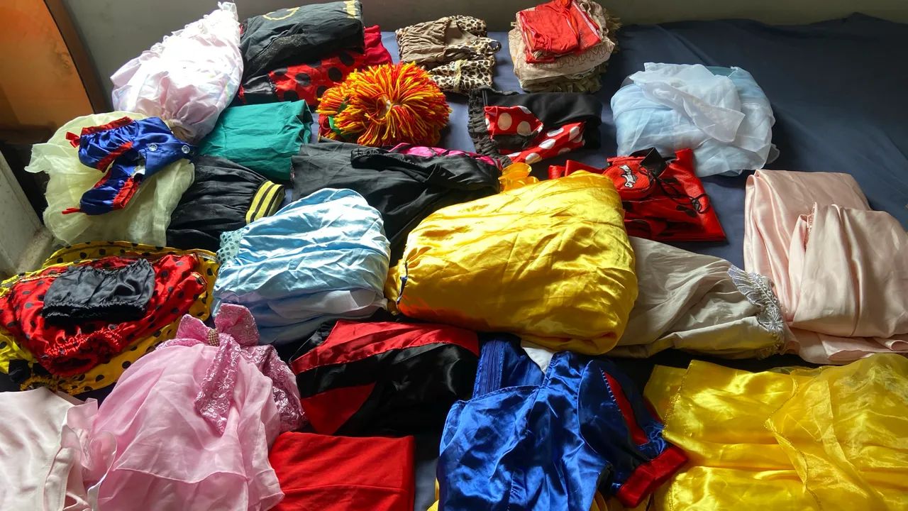 Vendo fantasias mais de 100 peças  - Foto 3