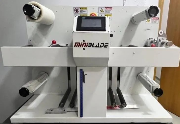 Impressora Digital Versa Press, CMYK - branco + corte digital Mini Blade