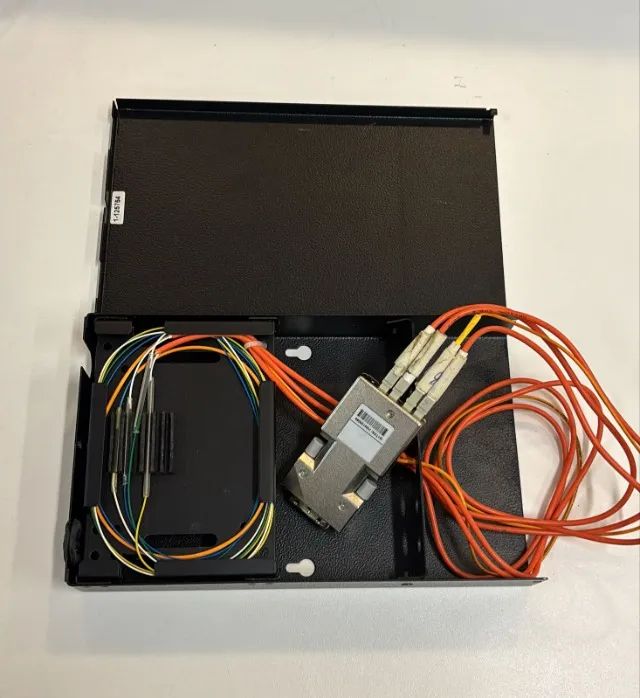 Caixa emenda de fibra Ópitica (mini DIO 6 fibras)
