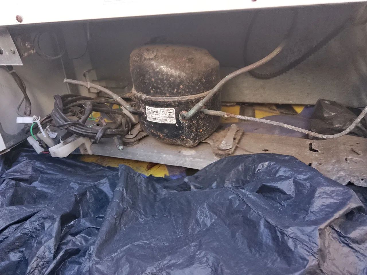 Freezer com motor queimado para ser caixa termica - Foto 5