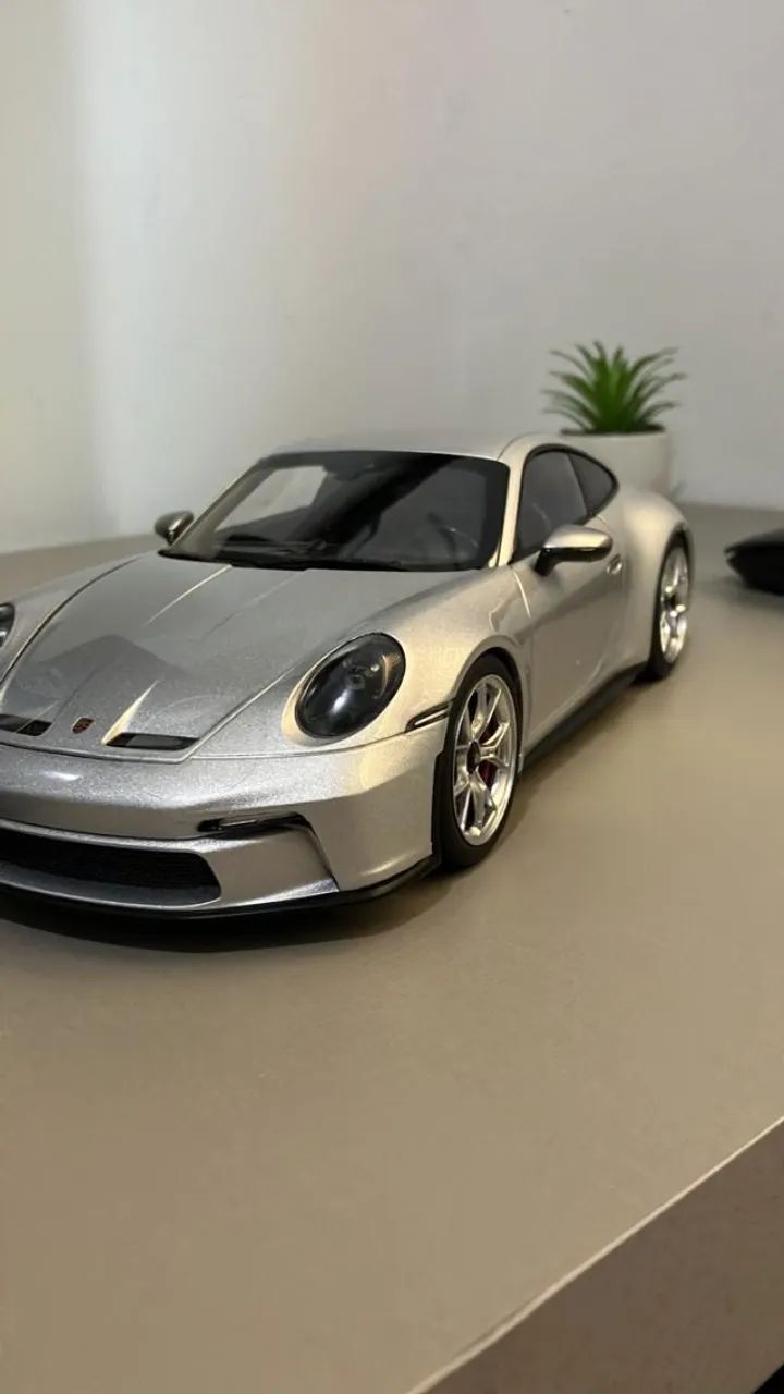 Miniatura Porsche 911 GT3 2021 (992) Touring 1:18 Norev