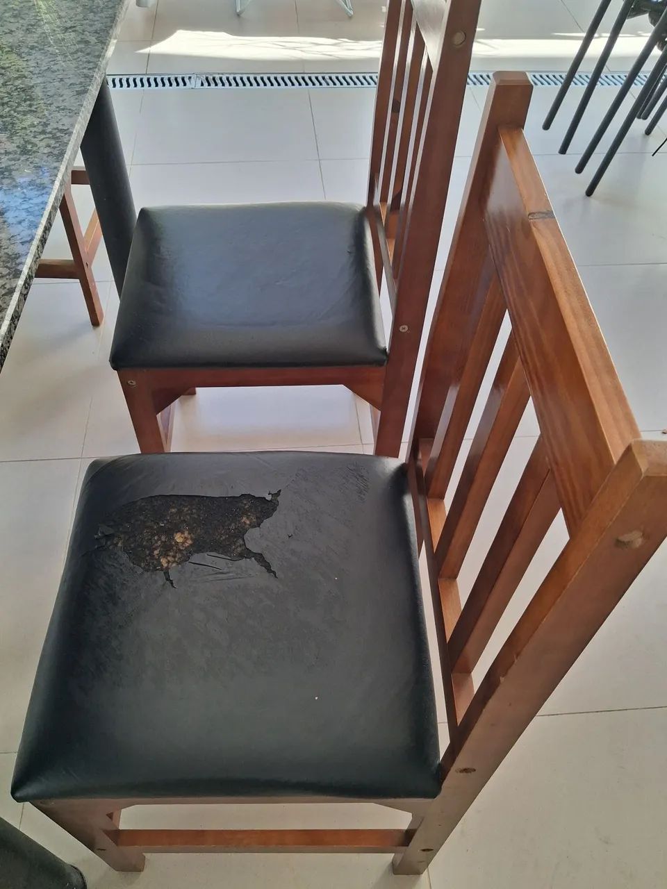 Mesa com 4 Cadeiras  - Foto 3