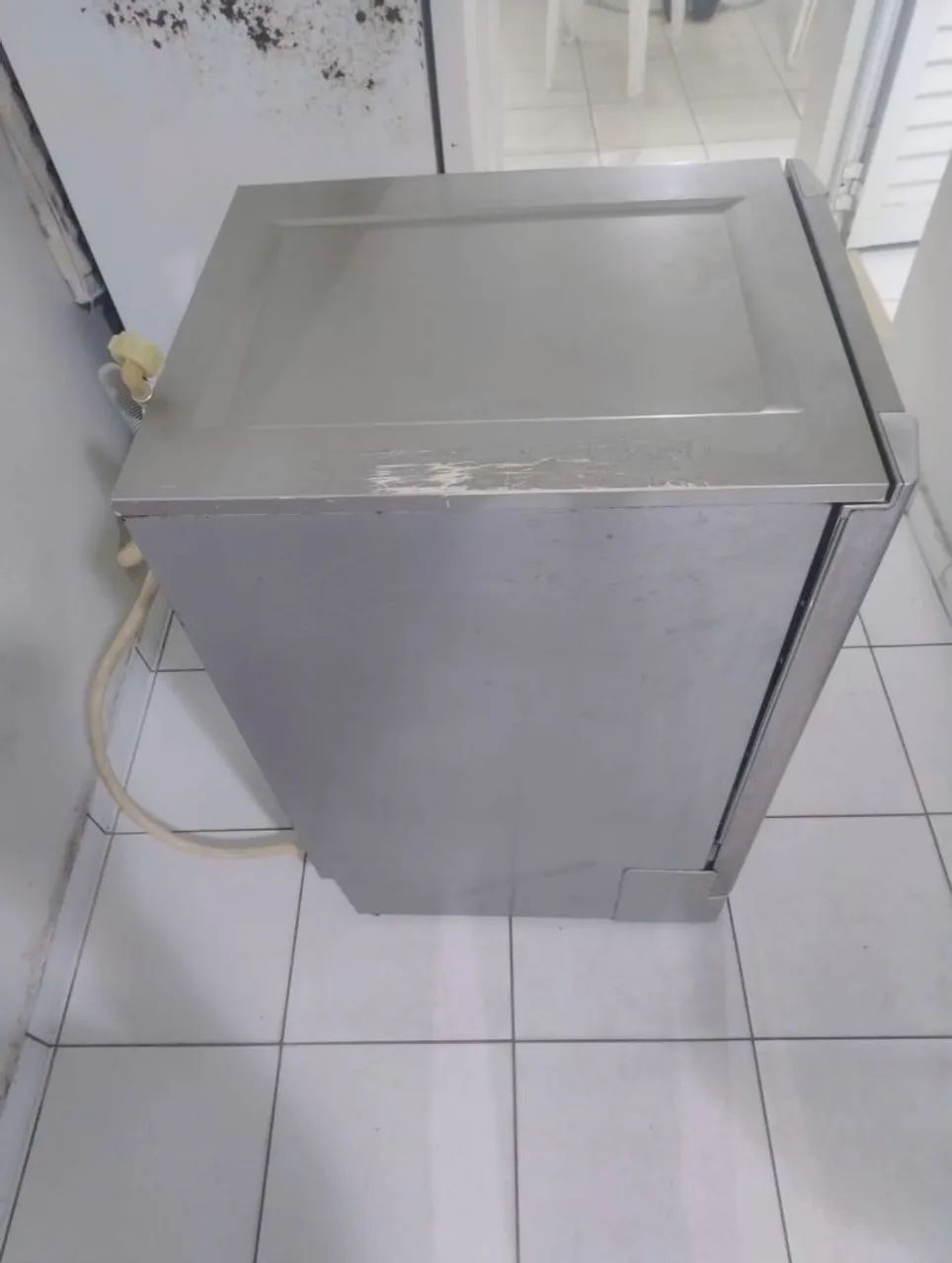 Máquina de lavar louça.