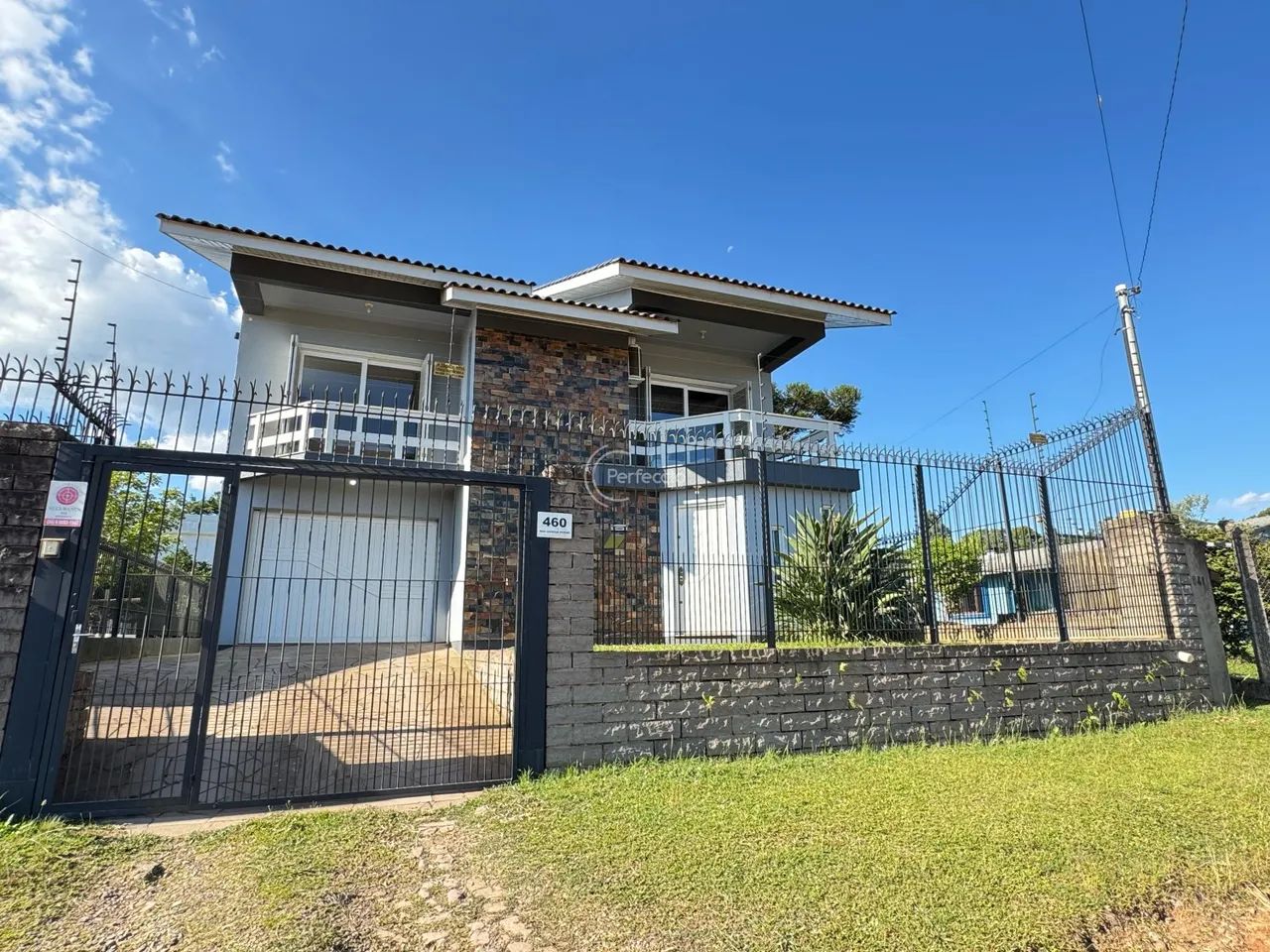 Casa com amplo pátio! - Foto 2