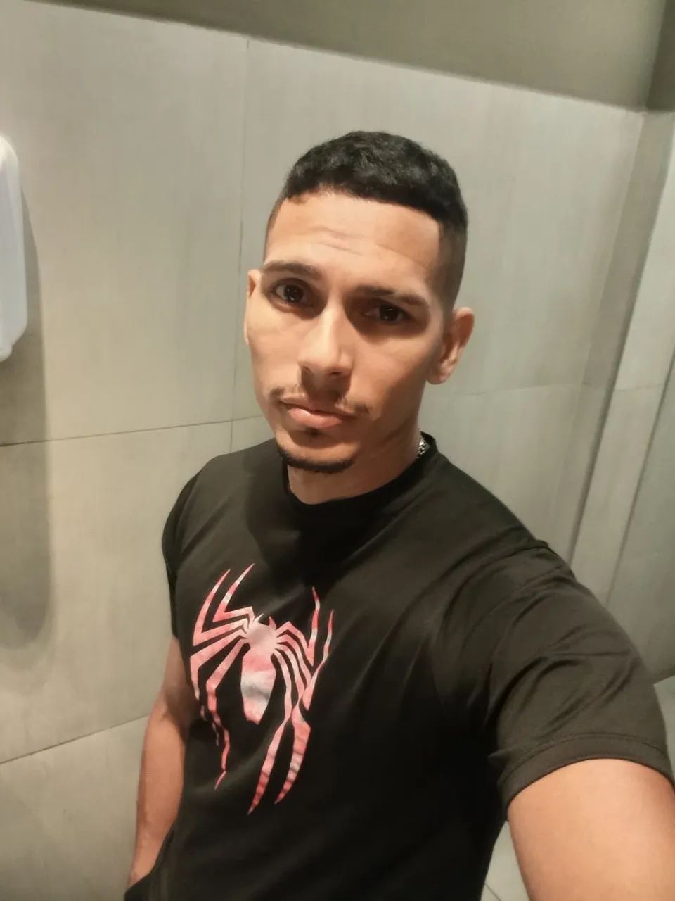 Montador de móveis e pintor profissional 
